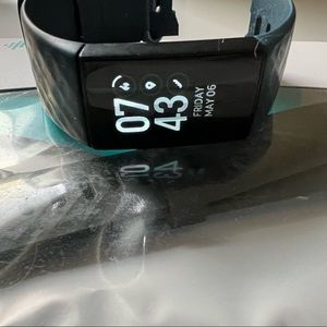 Fitbit charge 4 with large black band